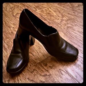 Ladies Leather Clark's Shoes